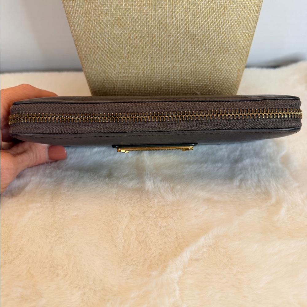 Marc By Marc Jacobs Black Wallet with Gold Plate - Picture 3 of 15